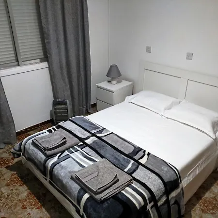Fantastic 1 Bed By The Sea Opposite 4 Seasons